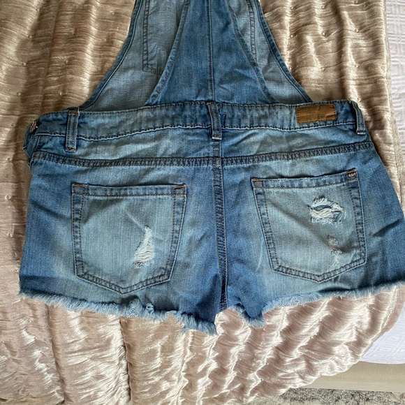 Overall jean shorts - Picture 4 of 6